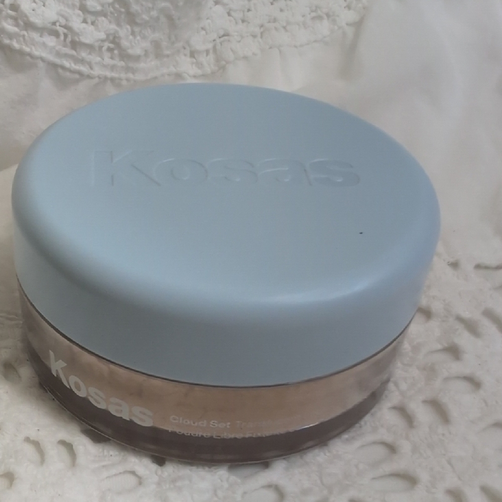 Kosas Loose Translucent Powder in Buttery